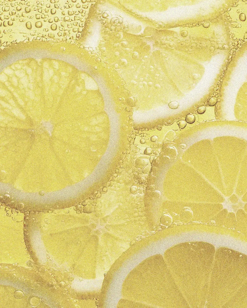 Vitamin C — Zitrusfrüchte in Flüssigkeit